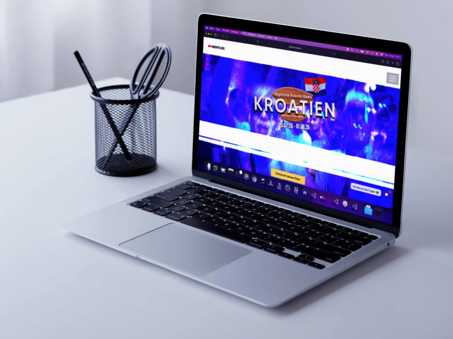Mockup Bild, dass die Website von Nightlife Events zeigt auf einem Computer