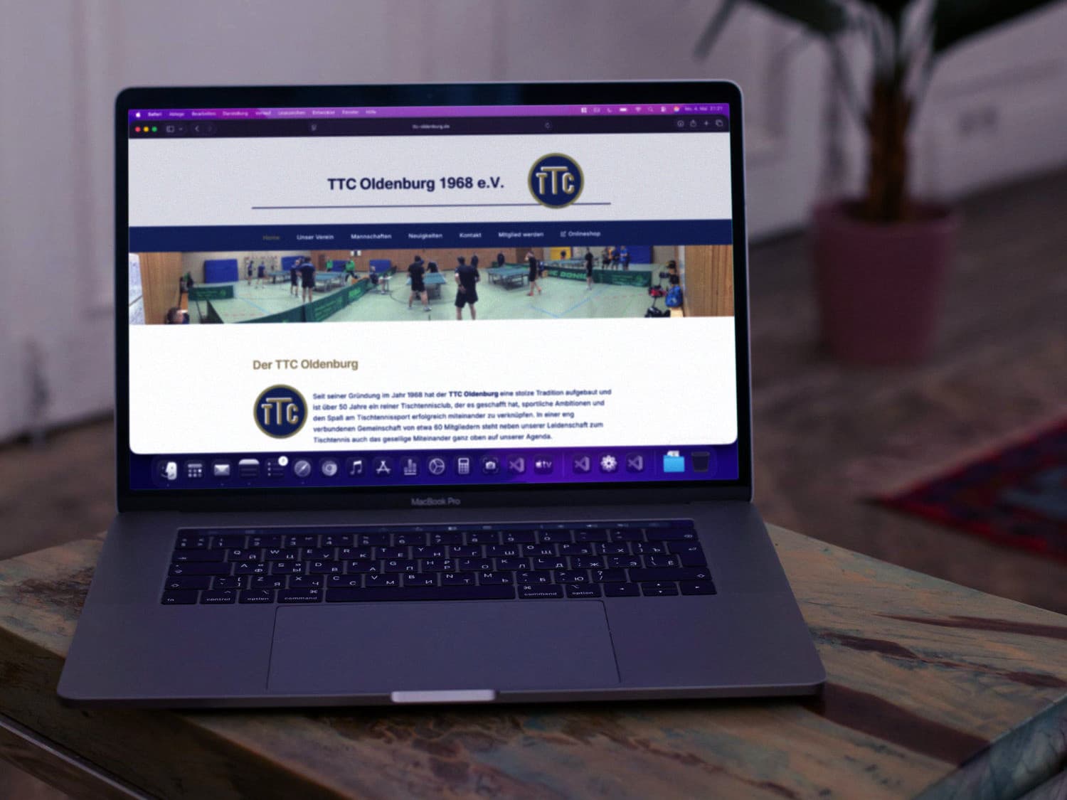 Mockup Bild, dass die Website von TTC Oldenburg zeigt auf einem Computer